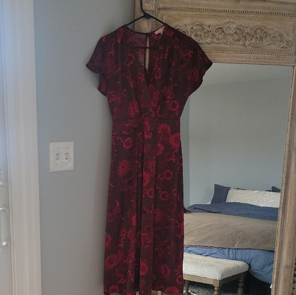 Red Sheath Midi Dress with V-neck Flutter Sleeves for Wedding Guest